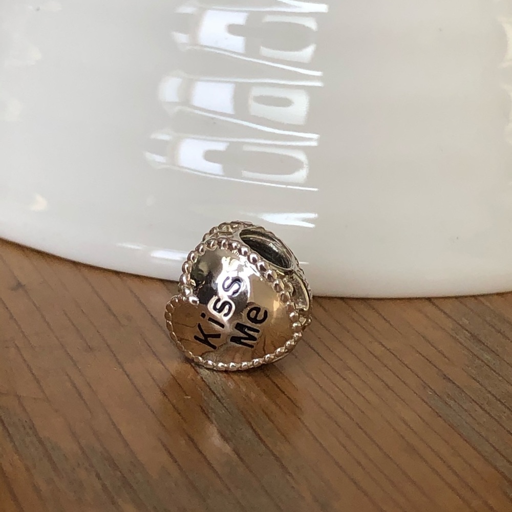 Chamilia Kiss Me Silver and Swarovski Charm Bead